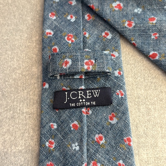 J Crew Factory The Cotton Tie (skinny) in chambray & red abstract floral pattern - Picture 5 of 15
